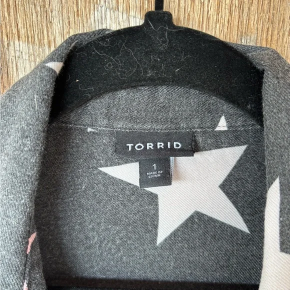 Torrid Star Print Button‎ Down Shirt Size 1 | Pink & White Stars | Plus Size - Picture 3 of 5